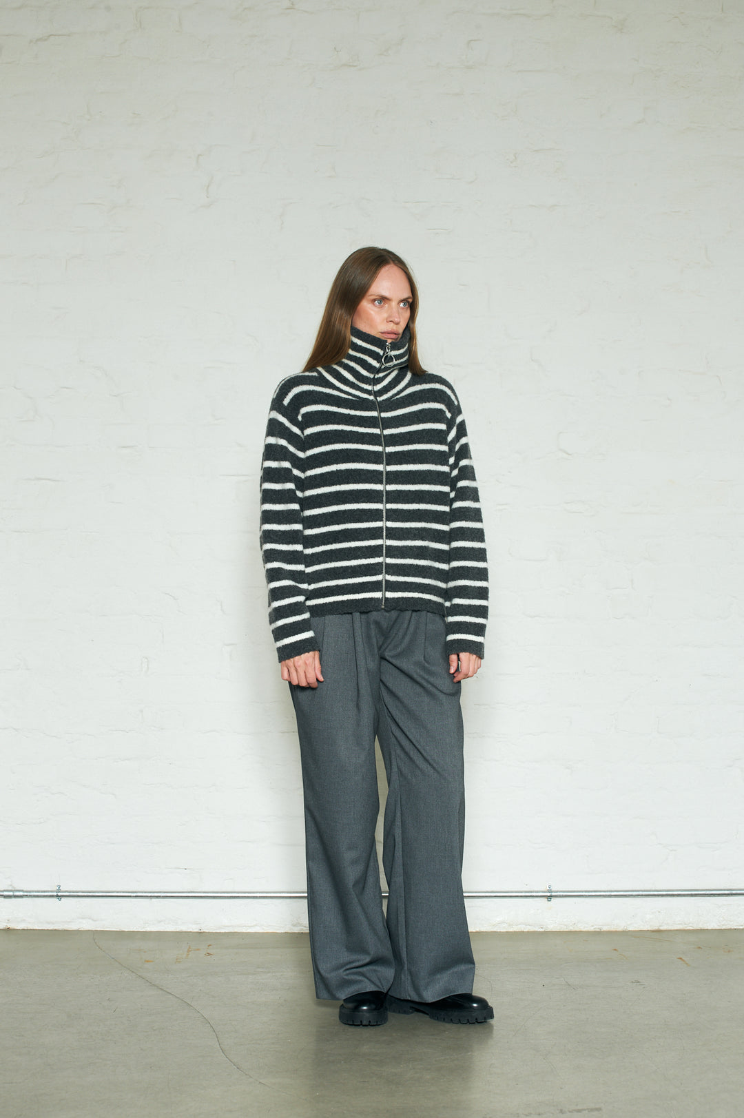 JAMES Stripe  Dk Grey/Offwhite