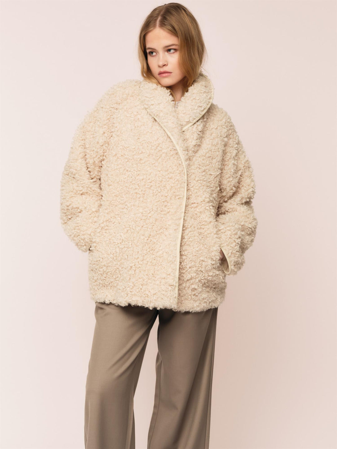 Muffe Coat  Warm Sand