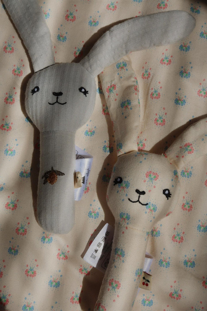 BUNNY HAND RATTLE  Pipa Petite