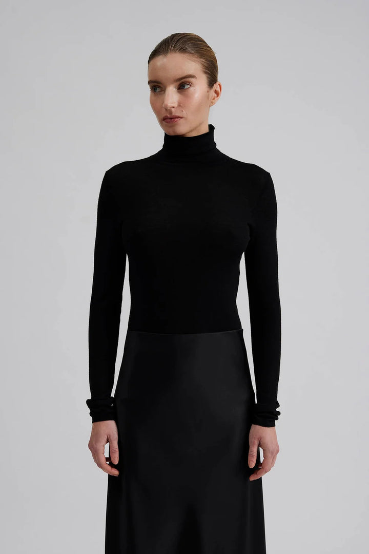 Quinn thin turtleneck wool top  Black