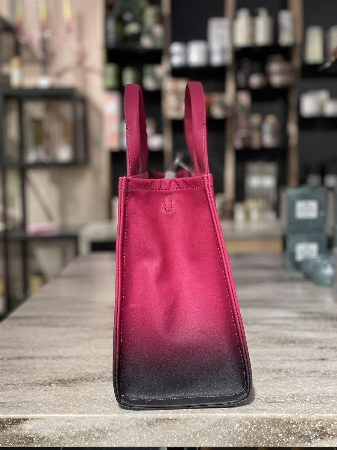 THE MEDIUM TOTE  Black/Hot Pink