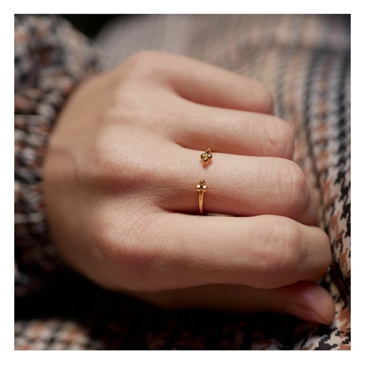 RING, SIMPLE FLOWER  Gold