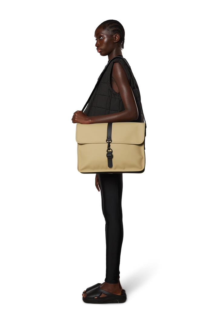 MESSENGER BAG  Sand